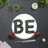 DECORITA Being Temalı | Cam Kesme Tahtası (Çap 32cm)
