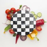 Decovetro Cam Kesme Tahtası Yuvarlak Siyah Beyaz Kare Desenli 30x30 Cm