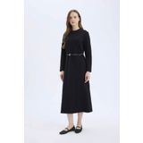 DeFacto Regular Fit Bisiklet Yaka Uzun Kollu Kemerli Selanik Kumaş Maxi Tesettür Elbise E5790ax25sp