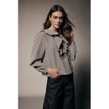 DeFacto Regular Fit V Yaka Kareli Gofre Dokulu Uzun Kollu Bluz, S, G9787AX26SP, Kahve, Kadın