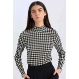 DeFacto Slim Fit Dar Kesim Yarım Balıkçı Yaka Kazayağı Bürümcük Uzun Kollu Tişört D9498AX24WNBK81 Siyah