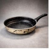 DEİNHAUS Yapışmaz Tava, Mermer Desenli, 25 cm, Teflon Kaplama, Ergonomik Sap, Homojen Isı Dağılımı