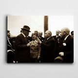 Dekolata Atatürk Dinlerken 85x120 cm Kanvas Tablo