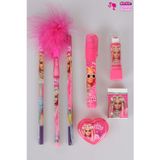 DEKOMUS İLE LİSANSLI BARBIE 7'Lİ KIRTASİYE SETİ 2 ADET KURŞUN KALEM,TÜYLÜ GEÇMELİ KALEM,ROKET SİLGİ,RUJ SİLGİ, VE KALPLİ