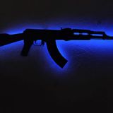 dekoraven Ak47 silah led ışıklı ahşap tablo mavi