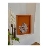 DEKORMED El Yapımı Dekoratif Ahşap Pano & Sunum Tepsisi – Kaplan Desenli, Koyu Turuncu (34x24 cm)