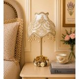 dekovien Ekru Kadife Kaplı Çiçek Dekorlu Gold Işlemeli Başlık Gold Metal Çiçek Ayaklı Klasik Abajur 50X25CM