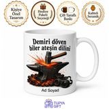 Demirciye Örs Üzerinde Dövme Kıvılcımlar Kaynak Gözlüğü Demir Doğrama Kupa Hediye
