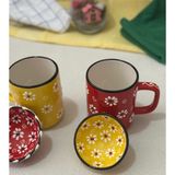 Den Tasarım Hediyelik Sarı-Kırmızı Papatya Çiçek 2'li Çay Kahve Kupa ve 2 Adet Lokumluk Kase - 400 ml - Sarı - Kırmızı