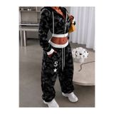 DENİKK TREND ÖZEL TASARIM 3 İPLİK TOK KUMAŞ CROP KAPŞONLU HIRKA-EŞOFMAN ALTI 2'Lİ SPOR TAKIM-TREND SPECIAL DESIGN 3-THREAD THICK FABRIC CROP HOODED CARDIGAN AND SWEATPANS 2-PIECE SPORTS SET.