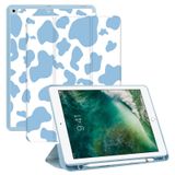 Deokke Kalem Tutuculu ve Yumuşak TPU Arka Kılıf, Otomatik Uyku/Uyanma Kapağı, Kızlar Kadınlar için - Mavi İnek Desenli iPad 10,2 inç Kılıf, 9/8/7. Nesil Kılıf (2021/2020/2019) ile Uyumlu