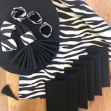 Desenizmir Amerikan Servis Zebra Desen Takım 6 Supla, 6 Kumaş Peçete, 6 Peçete Halkası ve Runner Örtü Kombin 3 - 40 x 140 cm - Renkli