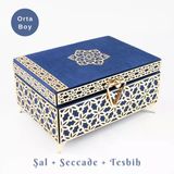 Desenli Kutu Ceyizlik, Sal + Seccade + Tesbih + Kuran Hediye Seti (Orta B. Kadife, Lacivert)