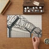Dikenli Tel Çit Tasarımı 240 Parça Ahşap Puzzle Ahşap Kutuda MP00129