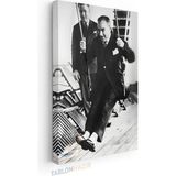 Dikey Kanvas Tablo Salon Duvar Tablosu Salıncakta Atatürk Yeni Ev Hediyesi Ofis Tablosu - Çok Renkli - 50 x 70