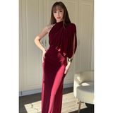 Dilay Gökoğlu Butik Tek Omuz Boyunlu Zarif Dökümlü Bordo Maxi Elbise