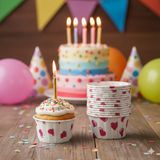 Dodomar Beyaz Cupcake Kapsülü Üstü Kalpli 50'li - Kek ve Cupcake Sunum Kapsülü