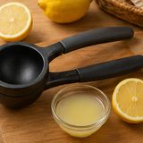 Döküm Limon Sıkacağı – Uzun Saplı Manuel Narenciye Presi, Ergonomik Tutma Saplı Siyah El Tipi Sıkacak