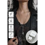 Duman Gitar Tasarımlı Unisex Kolye – Siyah Beyaz Metal Görünümlü Zincir Kolye