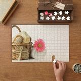 Duş Sepeti ve Pembe Çiçek Tasarımı 240 Parça Ahşap Puzzle Ahşap Kutuda MP00120