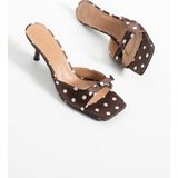 Duxal Shoes Jacob Kadın Puantiyeli Kadeh Topuklu Terlik - Fiyonk Detaylı Küt Burunlu Şık Sandalet - 0-Kahverengi