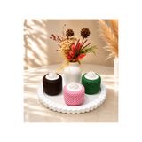 DUYGU SÖĞÜT TASARIM Atelier Bloom 3'lü Örgü Dokulu Kafes Mumluk Ve Gül Mum Seti - Dekoratif Beton Tepsi Sunumluk (Renkli) ÖRGÜMUMSET