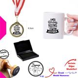 E-Hediyeci Kişiye Özel İsimli Kitapsever Seti - Ahşap Mühür, Madalya ve Kupa Bardak F Serisi