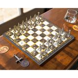 e-life shop Lüks Metal Satranç Takımı Krom Kaplama Roma Ordusu Figür & Kehribar Mermer Desenli Tahta 20 cm.
