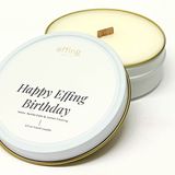 Effing Candle Co. Seyahat Mumu 99 ml Vanilyalı Kek ve Limon Buzlu Notlar Mutlu Etki Doğum Günü
