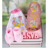 Ejoya Ahşap Sandıkta Kişiye Özel Önlük Battaniye Taş Isimlik ve Patik Bebek Hediye Seti 109750