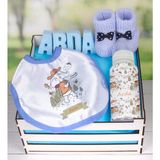 EJOYA Ahşap Sandıkta Kişiye Özel Önlük Biberon Taş Isimlik Ve Patik Bebek Hediye Seti 109533