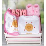 Ejoya Ahşap Sandıkta Kişiye Özel Zıbın Önlük Taş Isimlik ve Patik Bebek Hediye Seti 109444