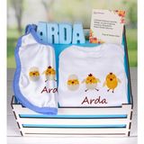Ejoya Ahşap Sandıkta Kişiye Özel Zıbın Önlük ve Taş Isimlik Bebek Hediye Seti 109454
