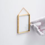 El Crea Designs 10x8cm Dikey Pirinç Gold Kapaklı Cam Duvar Askılı Fotoğraf Çerçevesi Yapımı Dekoratif