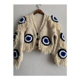 El Örgüsü Crop Hırka en boy 50*50 cm şeklindedir
