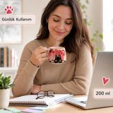 El Yapımı Kedi Desenli Seramik Kupa – Sevimli, Elde Boyalı Kahve Bardağı – Kedisever Hediyelik Çay Fincanı (Kirmizi)