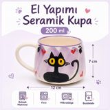 El Yapımı Kedi Desenli Seramik Kupa – Sevimli, Elde Boyalı Kahve Bardağı – Kedisever Hediyelik Çay Fincanı (Lila)