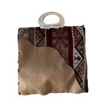 El Yapımı Kilim Kumaş ve Deri Parçalarla Dikilmiş Tokalı Çanta, Kırmızı ve Bej, Bohem Tarzı