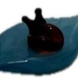 El Yapımı Mini Murano Cam Yaprak Üstü Uğur Böceği Biblo A157-08