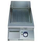 Electrolux Professional Nervürlü Fırçalanmış Krom Kaplamalı Çelik Pişirme Yüzeyi İle Yarım Modül Elektrikli Izgara, Eğimli, Termostatik Kontrol, Kazıyıcı Dahil E9IILDAOMCA