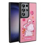 Elfia Samsung Galaxy S23 Ultra ile Uyumlu Kamera Lens Korumalı Parlak Kabartma Desen Figürlü Silikon Kılıf, Amas Pembe