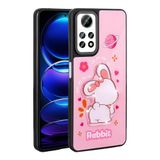 Elfia Xiaomi Redmi Note 12 Pro 4G ile Uyumlu Kamera Lens Korumalı Parlak Kabartma Desen Figürlü Silikon Kılıf, Amas Pembe