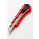 Eltos Alüminyum Maket Bıçağı, 18 mm Falçata, Otomatik Kilitleme, Ergonomik Kesim Aracı, Dayanıklı El Aleti, Hassas Kesim İçin Uygun, Kaymaz Tutma Yüzeyi, Profesyonel Kullanıma Uygun