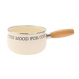 Emaye Mini Saplı Sos Tavası – “IN THE MOOD FOR COOKING” Yazılı, Krem Renk, Doğal Ahşap Saplı, İndüksiyon Uyumlu Küçük Süt ve Sos Tenceresi