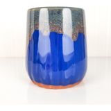Emel Ceramics Spes – Işıltı Serisi El Yapımı Seramik Kahve Bardağı, Çiçek Detaylı Dip Form, 230 ml - Lacivert