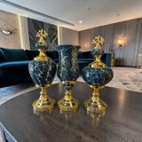 Emerald Black Marble Dekoratif Vazo & Obje Seti – Gold Detaylı Lüks Salon Aksesuarı (3’lü)