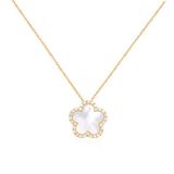 Emılıano Jewellery Zirkon Taşlı Pırlanta Montür Altın Kaplama Ortası Sedef Taşlı Gümüş Yonca Kolye