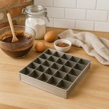 Empressco Derin Çap 20X20CM Brownie Kek Kalıbı, 36 Dilim, 4cm Derinlik - Seçenek 1 - (ClearEyelets)Black-RadiantOrchid