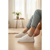 Enoch Kadın Spor Ayakkabı Amblem Detaylı ve Ortopedik Düz Tabanlı Casual Sneaker - Beyaz