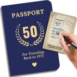 EQUIK PRODUCTS 50 Yıllık Hediyeler | 50. Parti Süslemeleri | Ziyaretçi Defteri, İmza Defteri | 50. Kart | Erkekler ve Kadınlar için Hediye | 1975 Trivia Oyunu, Parti Oyunları | 1975'e Sahte Pasaport
